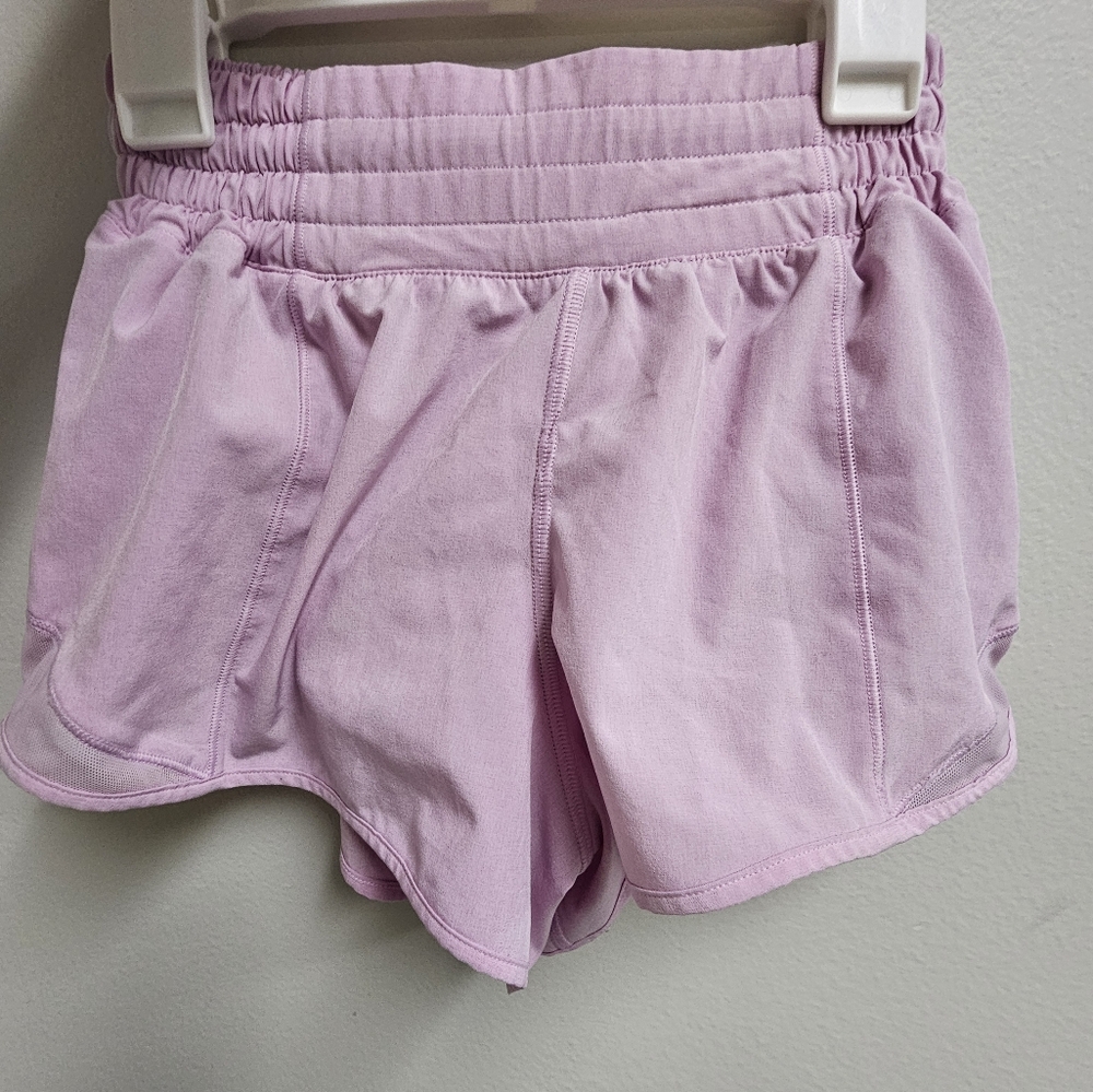 Lululemon Hotty Hot High-Rise Lined Short 2.5"Strawberry Milkshake Size 0